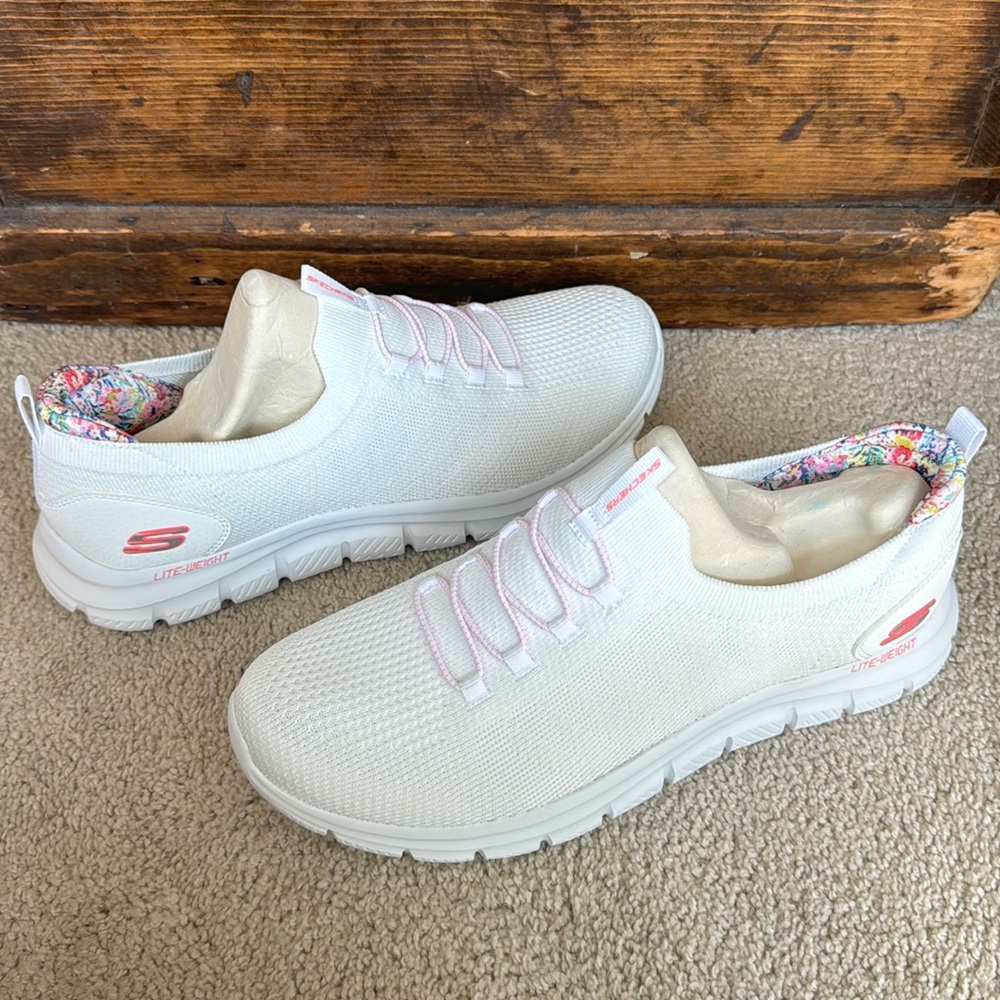 Sketchers Size 11 Medium Track Washable Vegan Knit Sneakers, pattern Uniquely